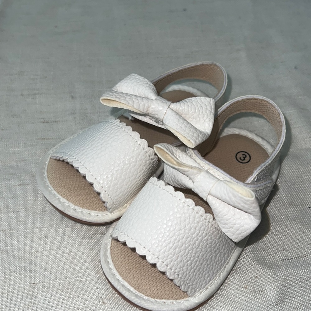 White sandals size 3